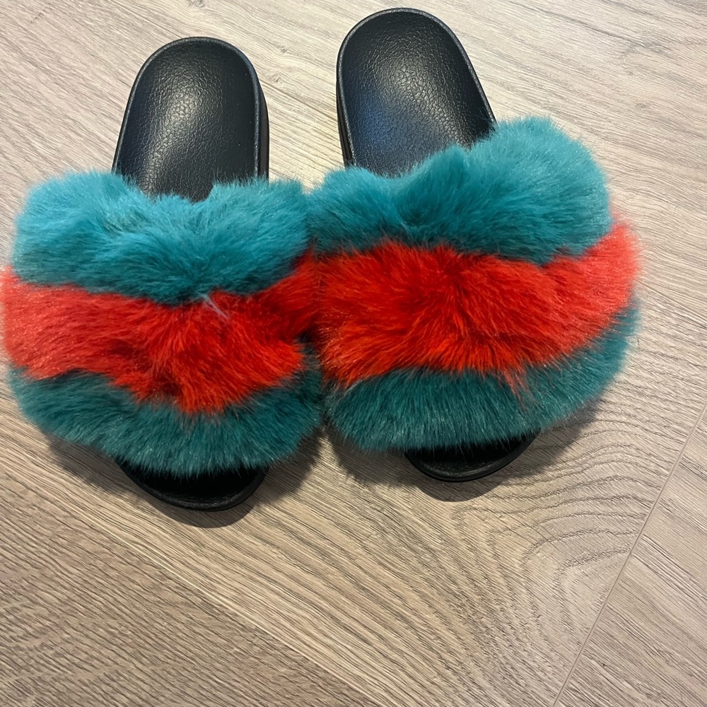 Red green Faux Fur Slide Sandals size 6 new without box!